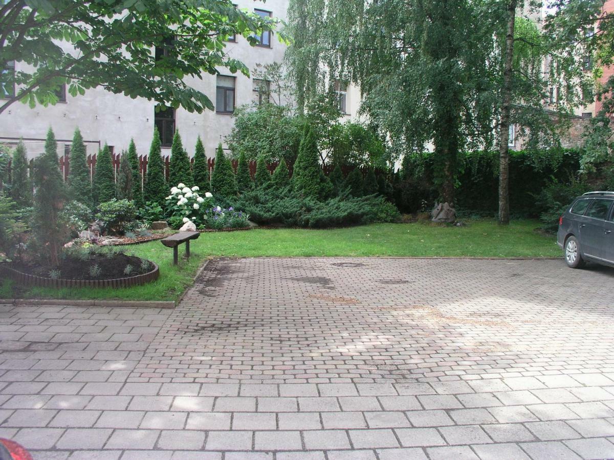 Family Or Group In Silent Center Dzīvoklis Riga